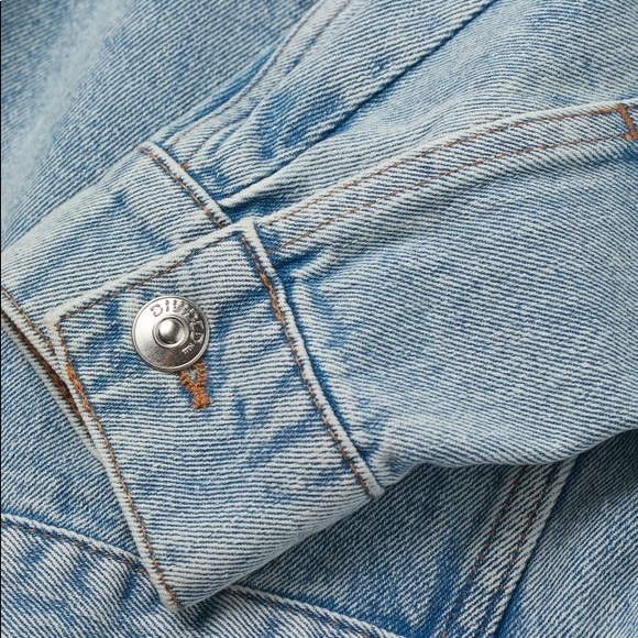 NEVER BEEN WORN loose fit - Picture 2 of 2